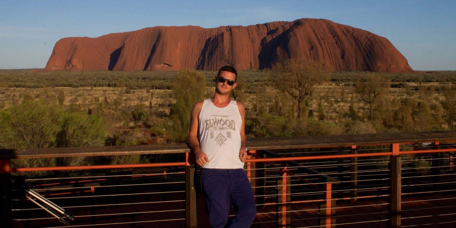 Yo frente a Uluru